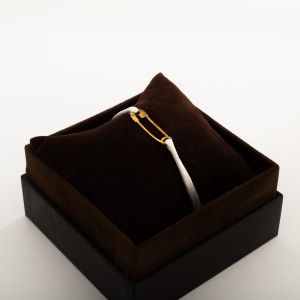 اسوارة عيار 18 صافي بخيط ابيض