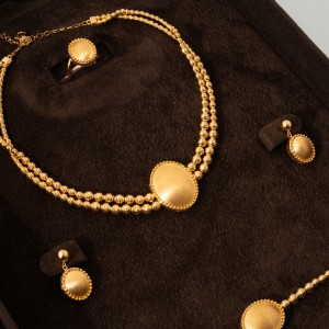 ST307 طقم وسبحة شرق